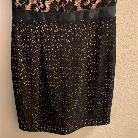 Black and Nude Sleeveless Dress - Picture 3 of 5